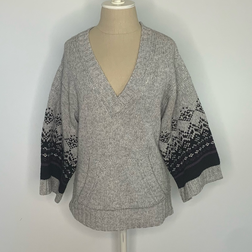 Old navy V-neck wool blend  knit sweater Small